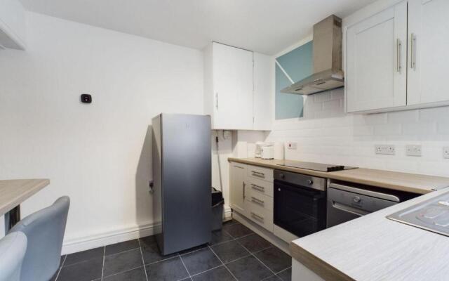 Contemporary 4BD Home nr Liverpool City Centre