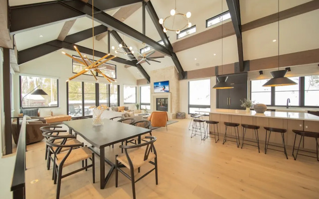 Wolf Rock Home 82