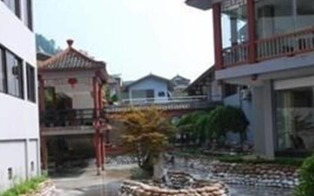 Hollyear Inn Zhangjiajie