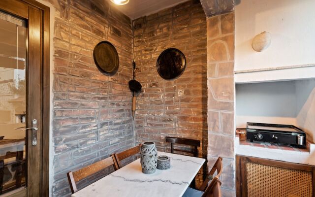 Snug Apartment in Agios Nikolaos With Garden