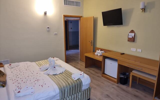 Ararat Hotel