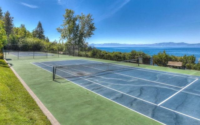 Brockway Springs Lodge Steps to Lake Access!