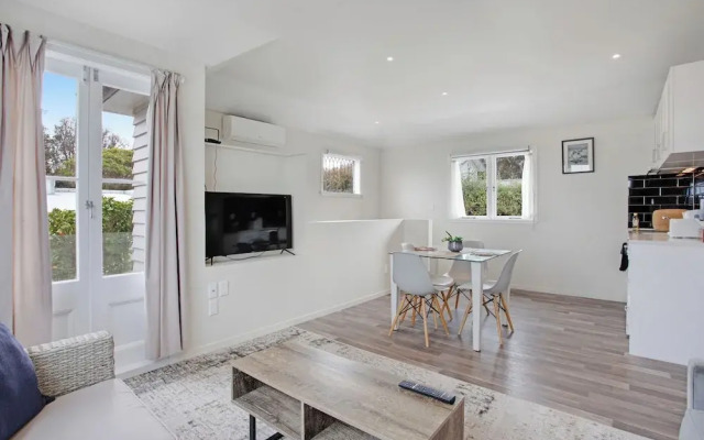 Summerside Loft with Air-con