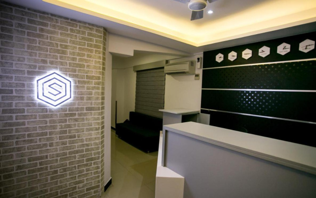 Sapphire Club Metro Hotel