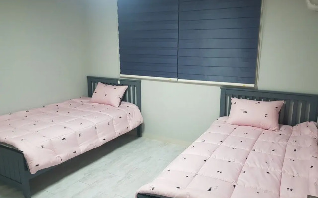 Friends Guest House - woman only