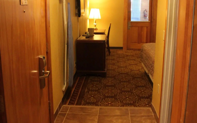 Whaler Inn and Suites