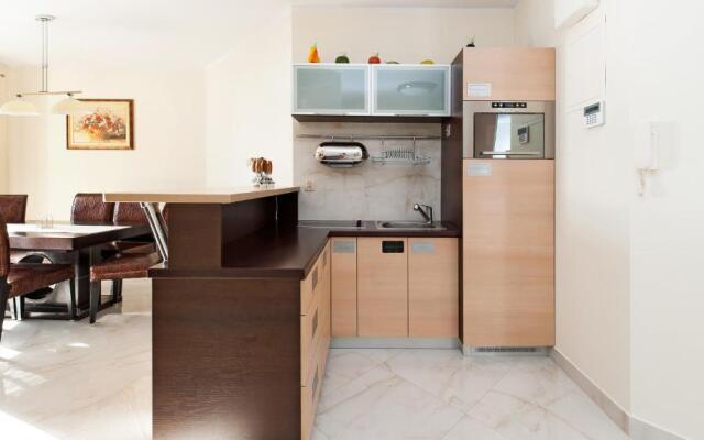 Limba Apart House