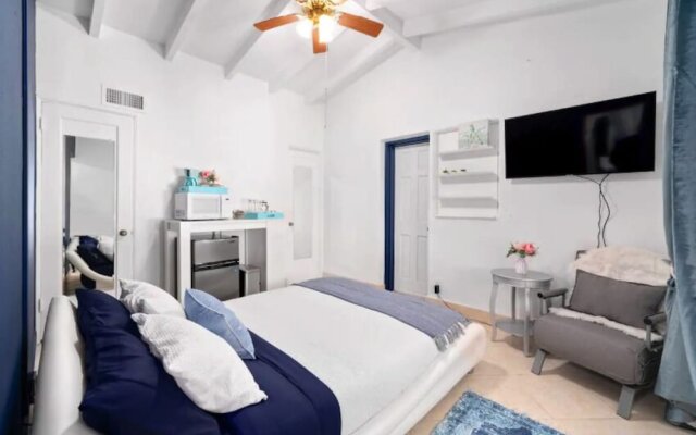 Studio On The Sand! Wake Up To The Waves/30day Min Studio Bedroom Home