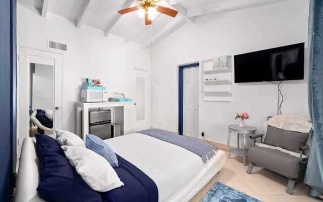 Studio On The Sand! Wake Up To The Waves/30day Min Studio Bedroom Home