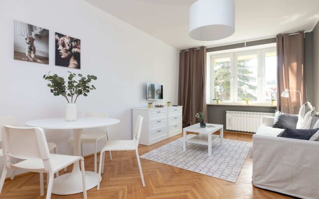 Saska Kepa Modern Apartment