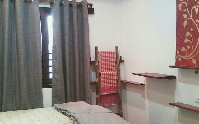 Indy Hostel at Maenam