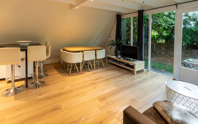 Lanaken Lakeside Cabin Stay