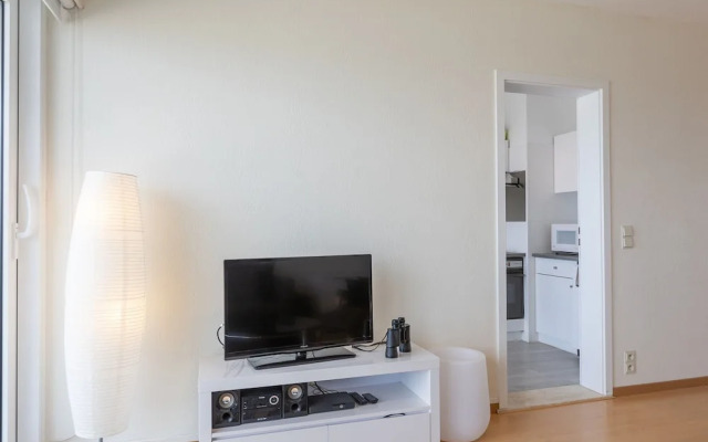 Cozy 1-bedroom Apartment With Sea View