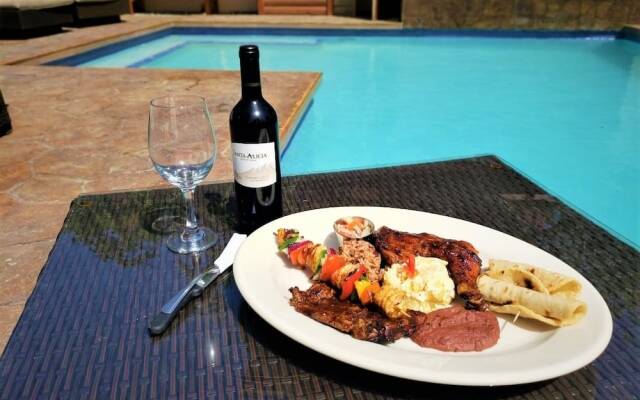 Rock Point Villas Vacations Rentals Sandy Bay, Roatan, Honduras.c.a