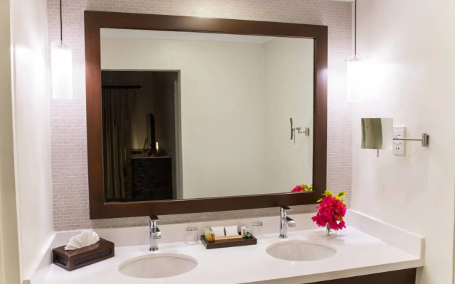 Crystal Cove by Elegant Hotels - All-Inclusive