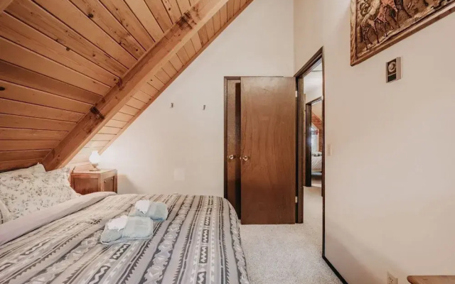 35sl - Air Conditioning - Pets Ok - Fireplace - Sleeps 6 3 Bedroom Home by RedAwning