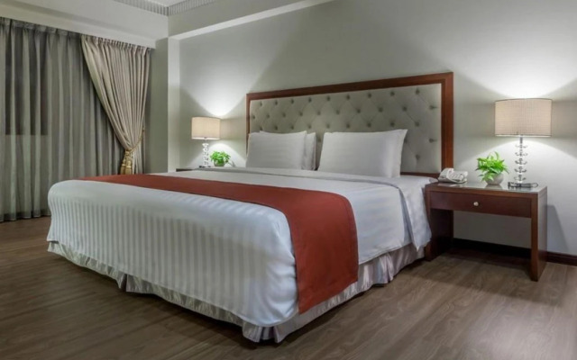 Hotel June