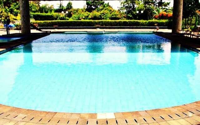 De Villa Istana Bunga by HouseinBandung