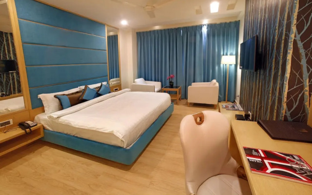 Xenious LN Courtyard Hotel