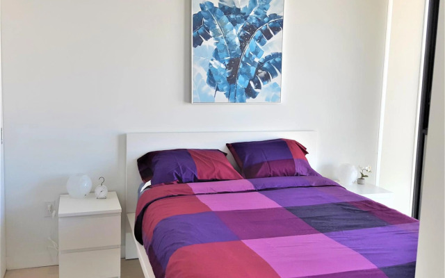 Luxury skyline condo in downtown FREE 24/7 parking