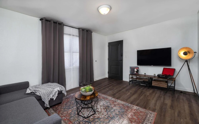 JURNY - Close to Music Row - 4 Bedroom Apartments