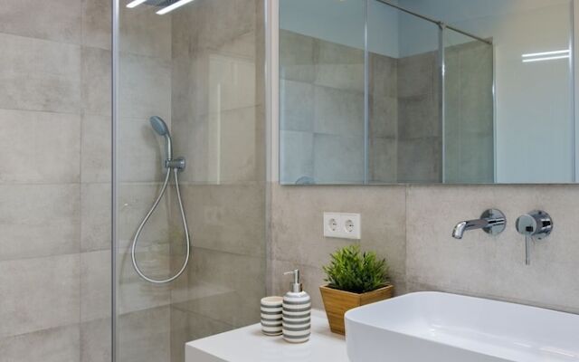 Spacious 3 Bd Apartment With Views to the Metropol. Encarnacion