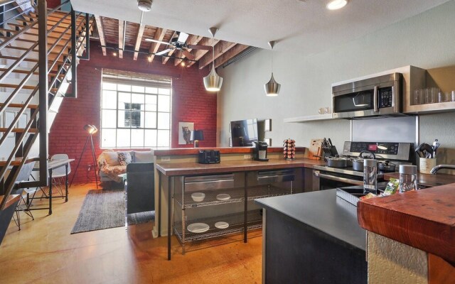 Inventive 2br/2.5 BA Industrial Apt by Domio