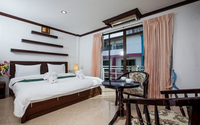 Triple Rund Place Hotel
