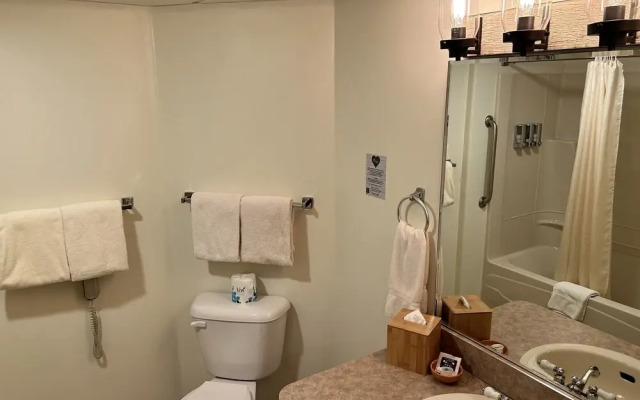 The Common Man Inn & Spa