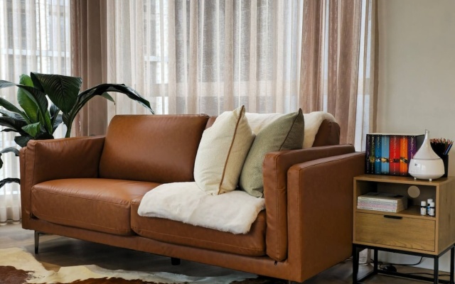 Deluxe 2BR apt Excellent Location Cityviews & Pool – Guest Rooms – Melbourne