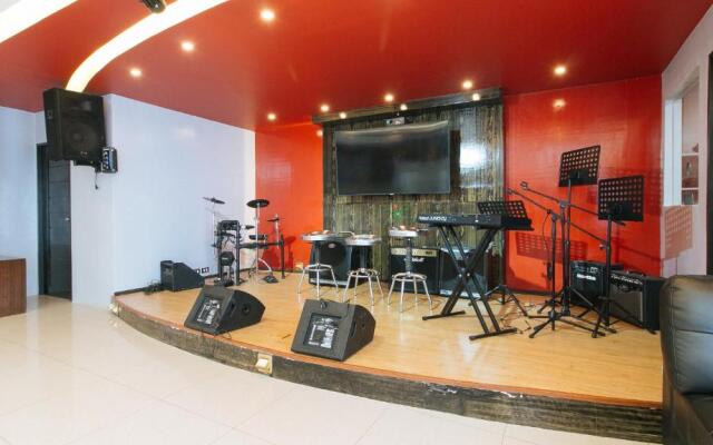 RedDoorz @ Walk Inn Hotel