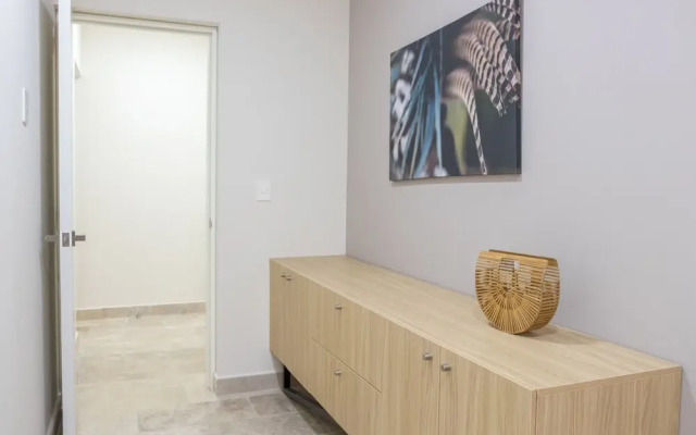 Brava Towers 101 Swim up By Lockey