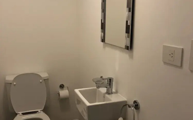 Deluxe 2bedr Apartment With Balcony