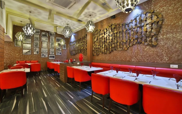 Hotel The Emerald by OYO Rooms