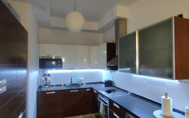 A luxurious aprtm with a sauna and terrace Netflix