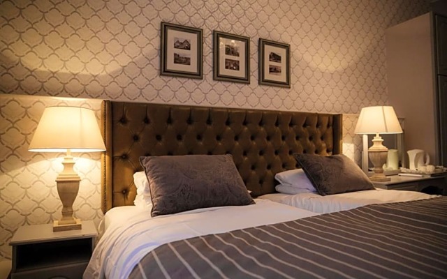 Dooly's Hotel