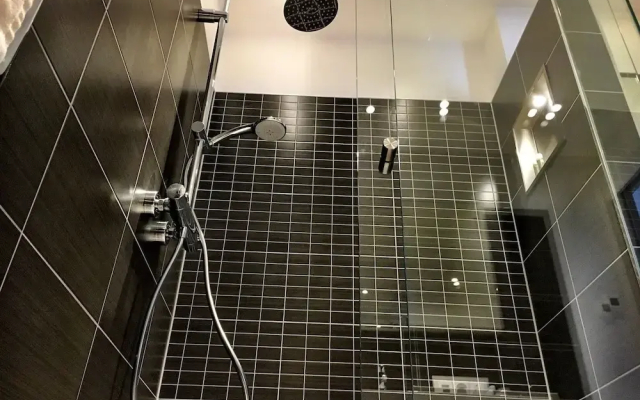 Apart Food and Drinks