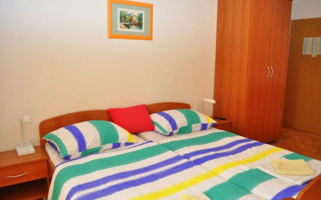 Ivi - big Parking and Courtyard - SA2