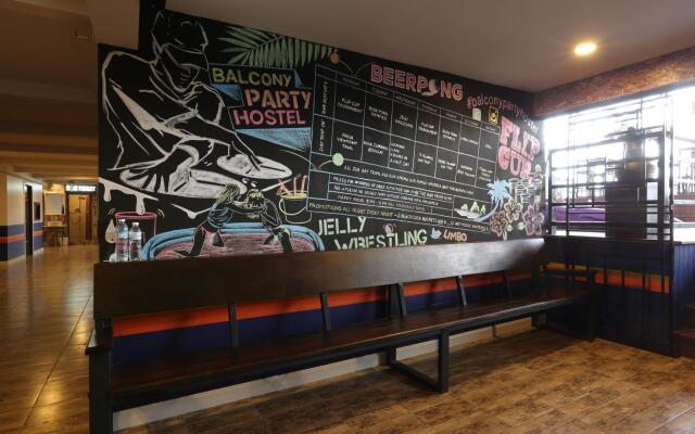 Balcony Party Hostel Beachfront - Adults Only