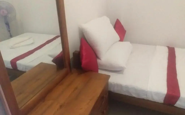 OYO 557 De Mansion
