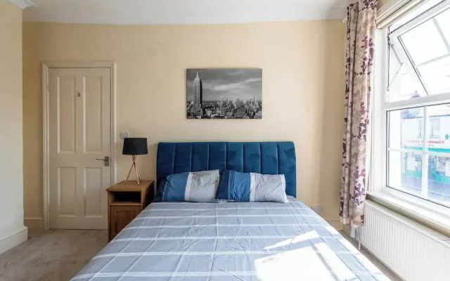 Elegant 3BR Victorian Retreat, Free Parking
