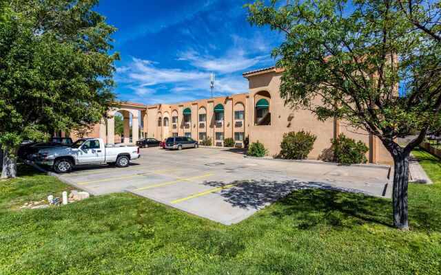 Econo Lodge Inn & Suites Albuquerque East I-40 Eubank Exit