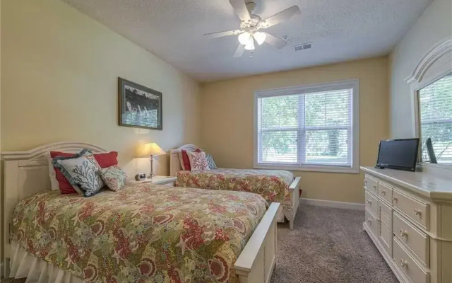 Exclusive Greenbriar Condo W/ Golf & Beach Shuttle Condo