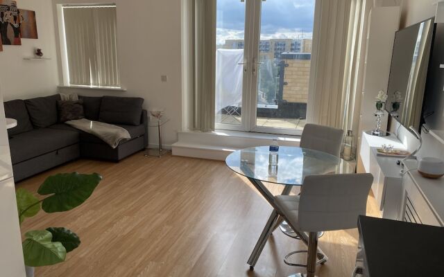 Captivating 1-bed Apartment in Barking