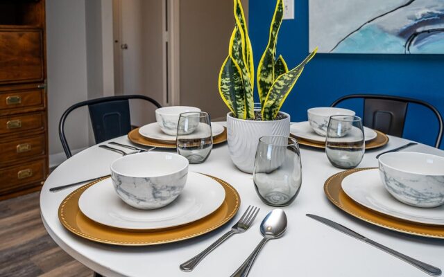 ATL Downtown 2B Condo with Free Parking