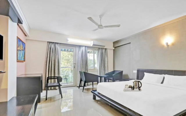 OYO Townhouse 80108 Aec Residency