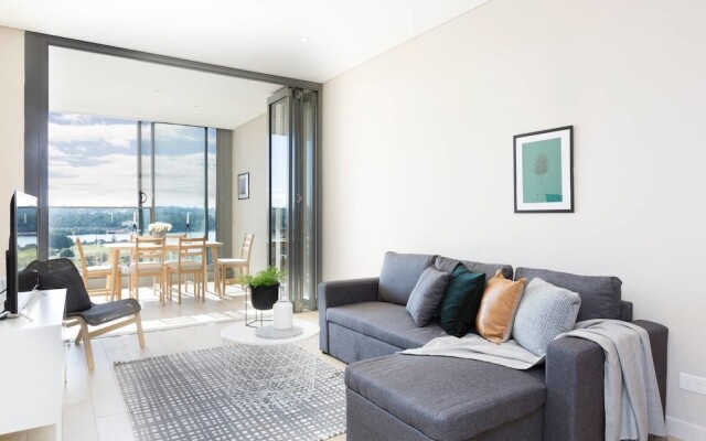 Chic Designer Apartment in Olympic Park + Parking