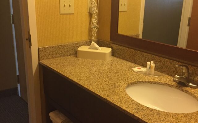 Comfort Suites Louisville Airport