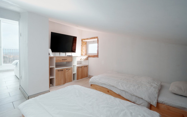 Light Filled Property Near Sea