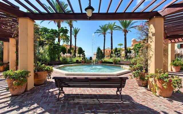 Apartment with Sea Views and Own Garden
